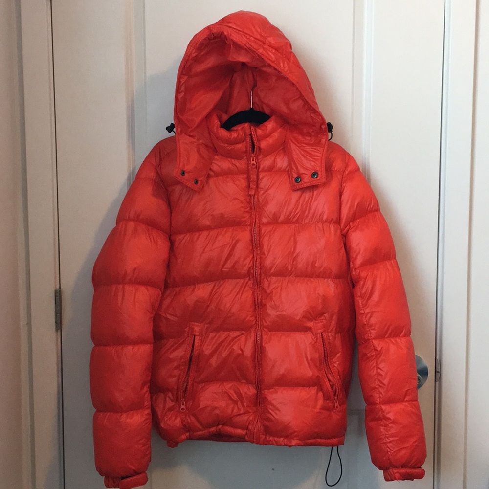 Red Hooded Women’s Puffer *NEVER WORN*